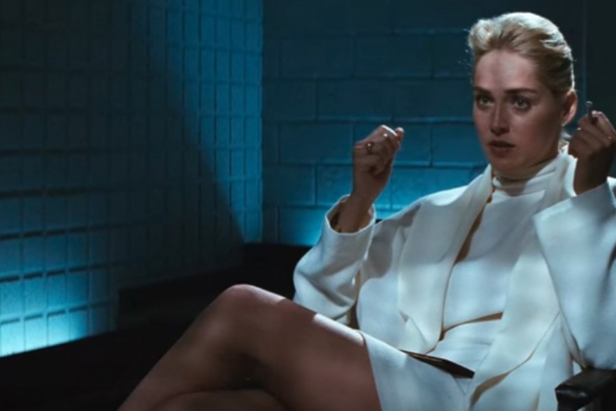 OVE NOGE ZALUDELE SU SVET PRE 30 GODINA, a evo kako danas izgleda golišava Šeron Stoun! Fotografija sa jahte iznenadila, fanovi razočarani! (FOTO)