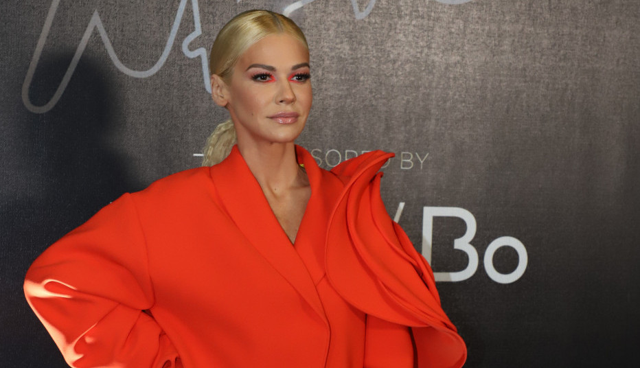 Gola guza, ali nešto drugo VISI SVE DO PODA: Nataša Bekvalac u kombinaciji o kojoj će se dugo pričati! (FOTO)