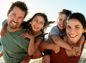 U Indiji DECU bacaju sa visine od 10 metara, a u Vijetnamu zviždanjem odvikavaju BEBE od pelena! Ovo su OBIČAJI vaspitavanja mališana širom sveta!