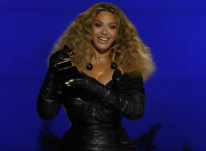 BIZARNI TRIKOVI VIP DAMA: Mažu MAJONEZ i KEČAP na kosu, a LEPAK stavljaju na obrve da bi bile lepe