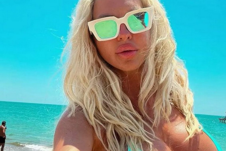 Karleuša GOLA na nastupu, a u pitanju je skupoceni stajling (FOTO + VIDEO)