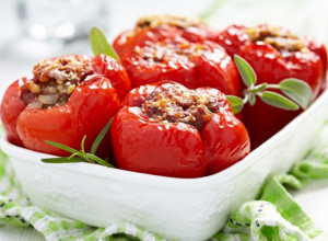 PUNJENE PAPRIKE po receptu naših BAKA! Otkrivamo TAJNI sastojak i način pripreme koji garantuje uspeh!