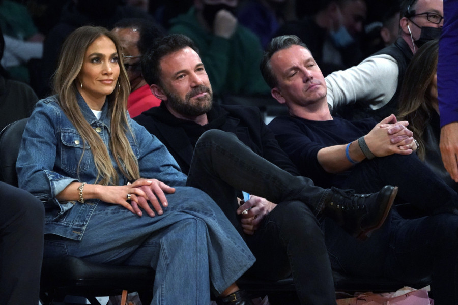 NOVA ŠOK FOTKA BENA AFLEKA NAKON RAZGOVORA SA DŽEJ LO: Faca mu je ispijena i sumorna - izgleda kao da mu se svet ruši!