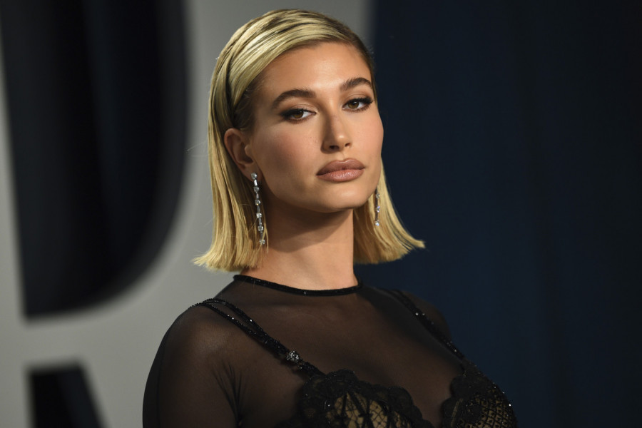 Savršeni stajling od glave do pete  za letnje venčanje: Pogledajte kako to radi HEJLI BIBER! (FOTO)