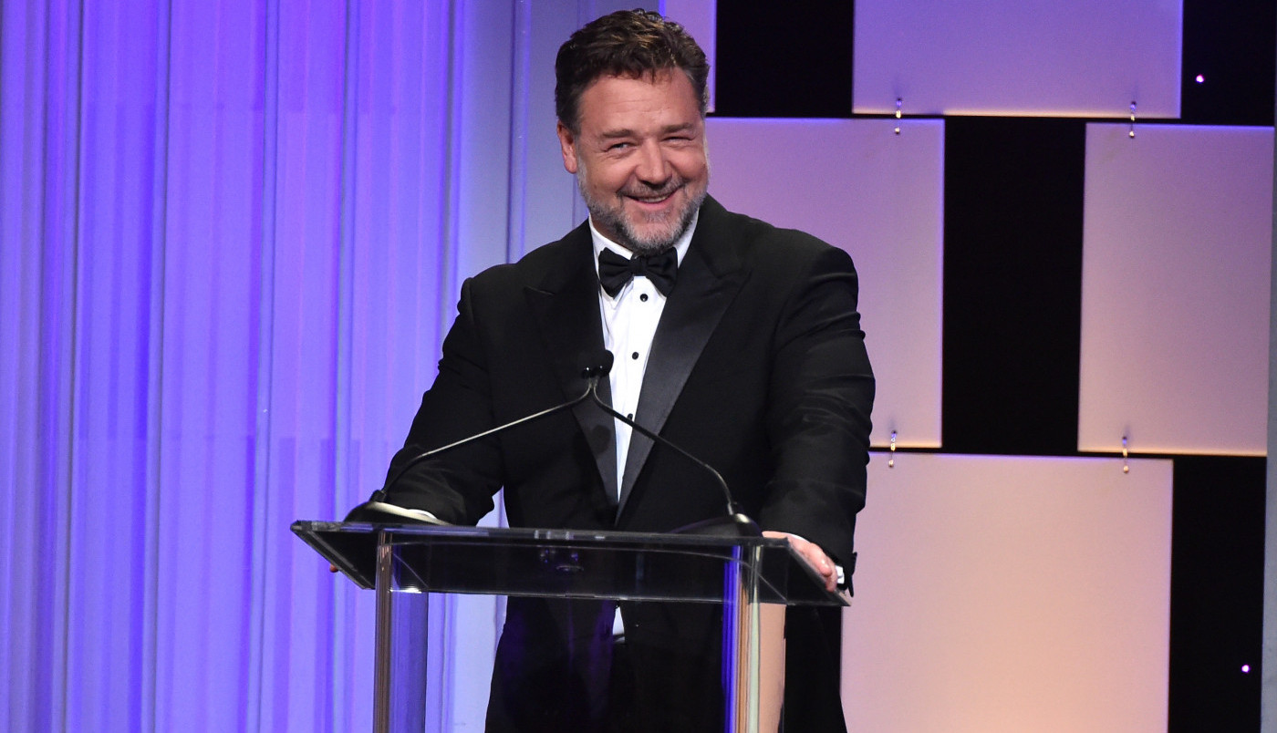 ŠTA SE DOGODILO SA RASELOM KROUOM? Šokantan prizor, fotografija zaprepastila ljude širom planete, droga i alkohol uzeli maha! (FOTO)