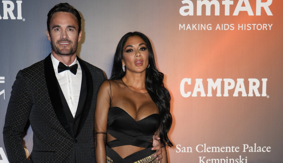 VERILA SE NIKOL ŠERZINGER: Pevačica treći put na korak do oltara, a svi se pitaju da li će joj se sada zaista posrećiti (FOTO)