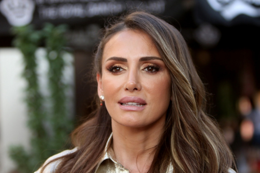 EMINA se pohvalila zgodnim frajerom: Raskopčala ga, pa se pravi da ne gleda! (FOTO)