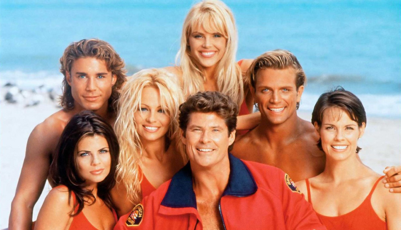 Pre tri decenije su mamili uzdahe i muške i ženske publike, a evo kakvi su danas! Čuvari plaže ponovo na okupu, NE BISTE IH PREPOZNALI NA ULICI! (FOTO)