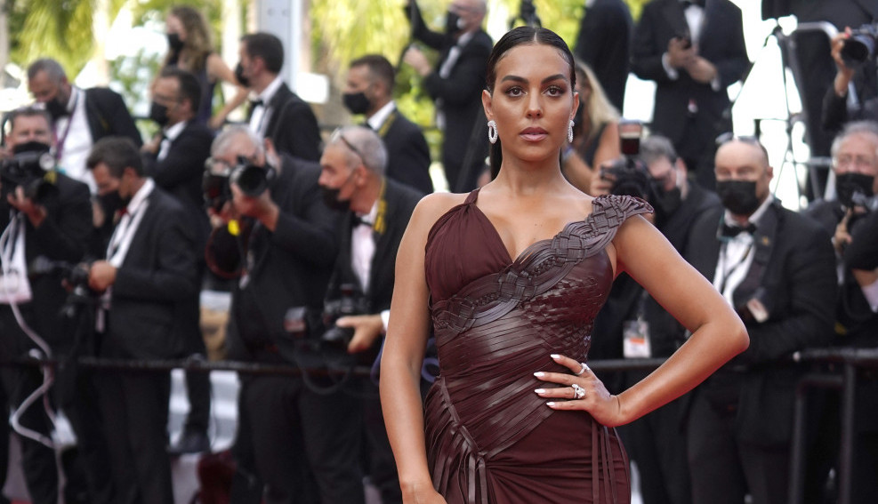 OTAC RONALDOVE GEORGINE JE OSUĐENI KRIMINALAC:  Bogatašica danas uživa u raskoši kraj fudbalera, a ovu tajnu krije od javnosti (FOTO)