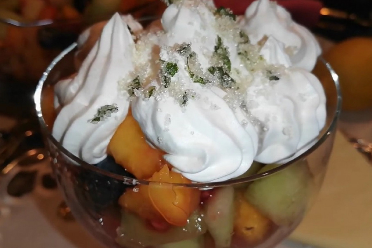 Voćna salata sa nanom: Recept za zdravo osveženje puno slasti!