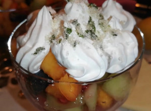 Voćna salata sa nanom: Recept za zdravo osveženje puno slasti!