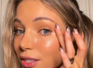 Od svoje dvadesete godine NISAM OSTARILA NI DAN! Sada imam 30 i moja tajna je da SPAVAM KAO VAMPIR! (FOTO)