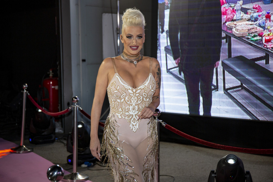 LEGLA NA FLAMINGA: Evo kako Dušica Jakovljević odmara od Zadruge! (FOTO)