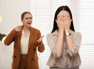 3 znaka da NISTE DEPRESIVNI nego ste okruženi LOŠIM LJUDIMA