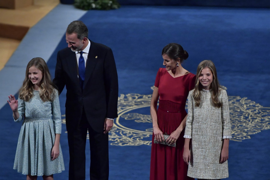 Iskopirajte PLEMSTVO: Stajling kraljice i princeza oduševio svet! (FOTO)