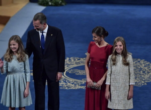 Iskopirajte PLEMSTVO: Stajling kraljice i princeza oduševio svet! (FOTO)