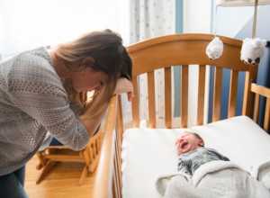 Za SAMO 3 SEKUNDE: Caka da smirite uplakanu bebu (VIDEO)