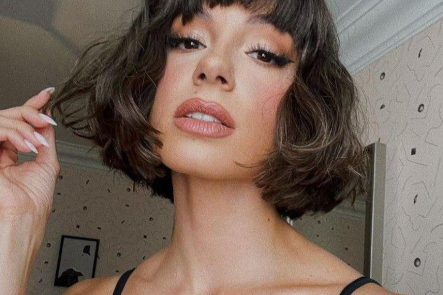 Saro, šta ti je to u GAĆAMA? Pevačica zbunila fanove na interenetu! (FOTO)