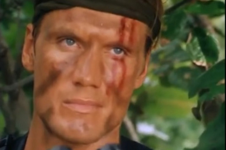 Nećete prepoznati čuvenog glumca, izgleda kao DEDA, a ženi devojku mlađu od njegove ĆERKE! (FOTO)