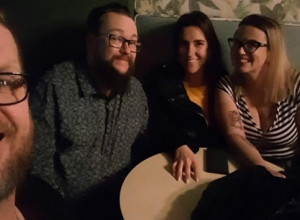 Muž nema ništa protiv što IMAM LJUBAVNIKA: Ode u dnevnu sobu kada mi momak dođe u posetu!