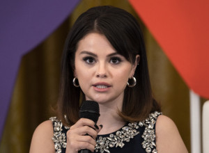 Megazvezda nam vraća samopouzdanje: Selena Gomez KAO SAV OBIČAN SVET! (VIDEO)