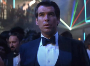 ZA NJEGOVU SUPRUGU SVI PRIČAJU DA JE ODVRATNO DEBELA, a ova njegova poruka tera suze na oči! Pirs Brosnan pokazao kako voli pravi muškarac!