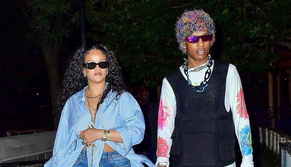 DA LI BISTE IKADA REKLI DA JE OVO RIJANA? Pevačica neprepoznatljiva posle porođaja, u trudnoći je sve pokazivala, a sada je još više šokirala!