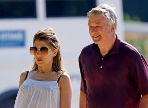 Svet u šoku šta je OVA TRUDNICA URADILA! Njena fotografija na instagramu podelila je svet, a u pitanju je žena čuvenog glumca! (FOTO)