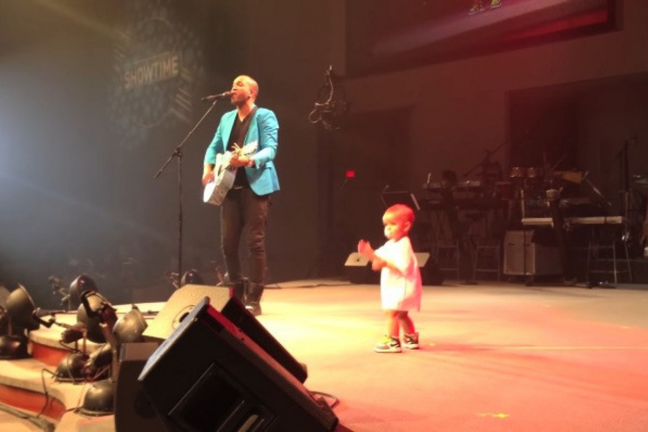 Dete pobeglo od majke i ODUŠEVILO PUBLIKU: Video snimak koji će vam ulepšati dan! (VIDEO)