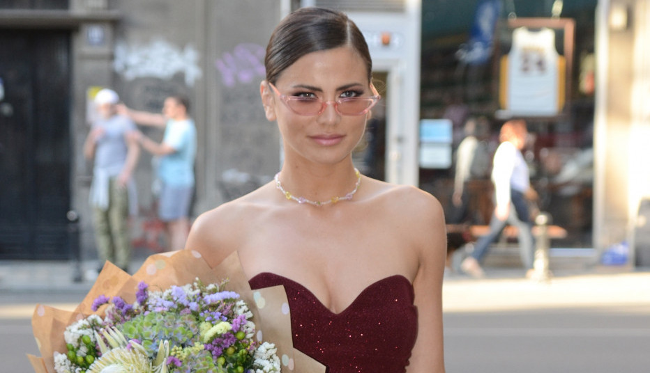 PROVOKATIVNA SENJORITA: Milica žari i pali maštu fanovima u nikad manjem bikiniju! (FOTO+VIDEO)