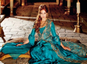 HUREM laže za godine: Glumica proslavila rođendan, fanovi potpuno zbunjeni! (FOTO)