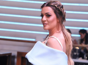 GDE TI JE STOMAK? Pevačica u 9. mesecu PREZGODNA! Šta vi mislite? (FOTO)