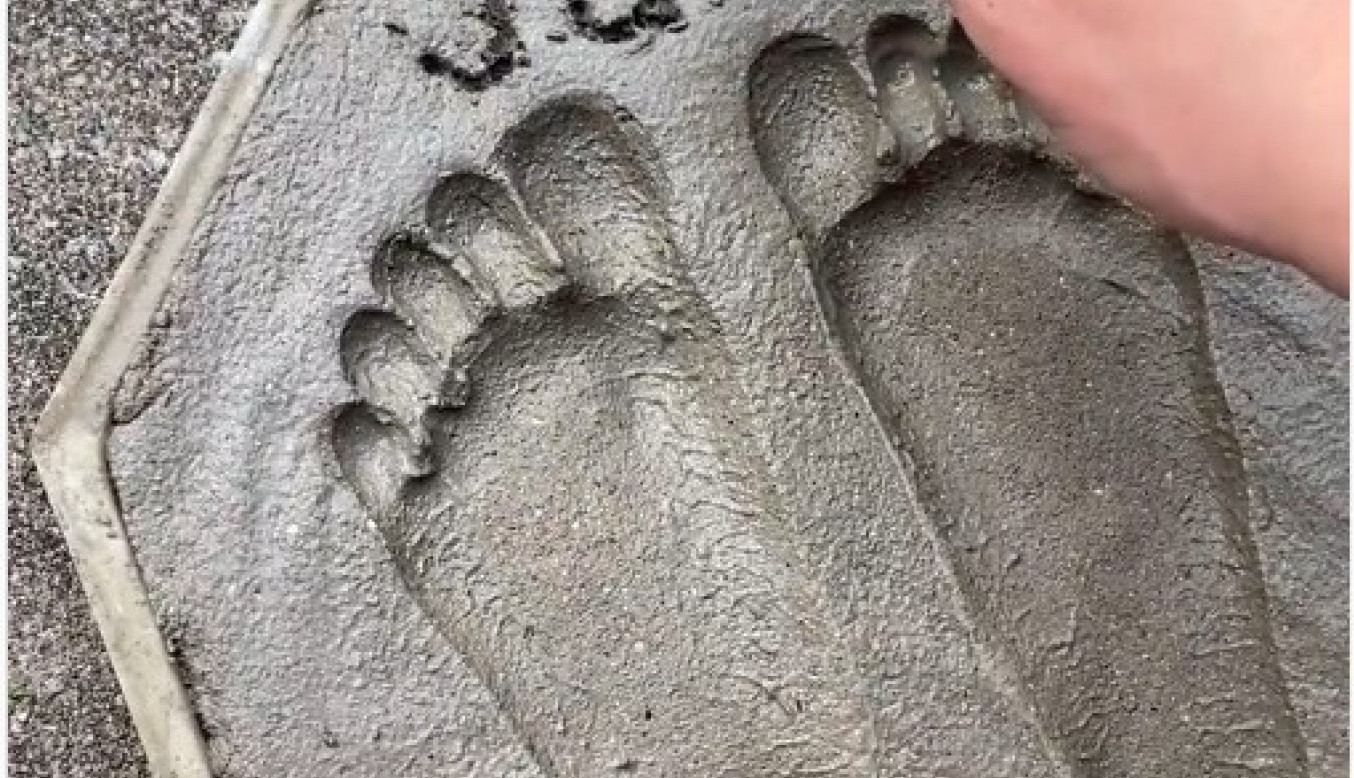 Betonirao ćerkina stopala: OVAJ TATA JE GENIJALAN! Evo kako da to budete i vi (VIDEO)