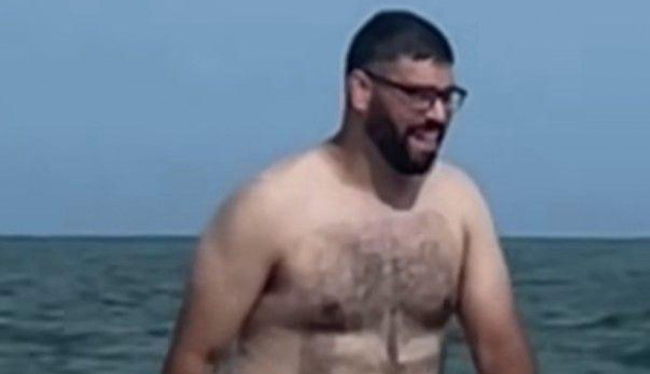 Bez napornih vežbi i teretane: Ovaj čovek "ima TRBUŠNJAKE" kakve do sada niste videli nigde! (VIDEO)