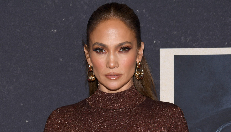 ZA IZGLED HOLIVUDSKE ZVEZDE POTREBNA VAM JE JEDNA OLOVKA : Saveti Džej Lo za pune i sočne usne uz koje ćete zablistati na dočeku 2023! (VIDEO)