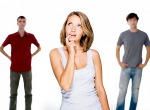 Mislim da moja devojka NIJE ZADOVOLJNA U KREVETU sa mnom, pa sam razmišljao da uključimo još jednog muškarca