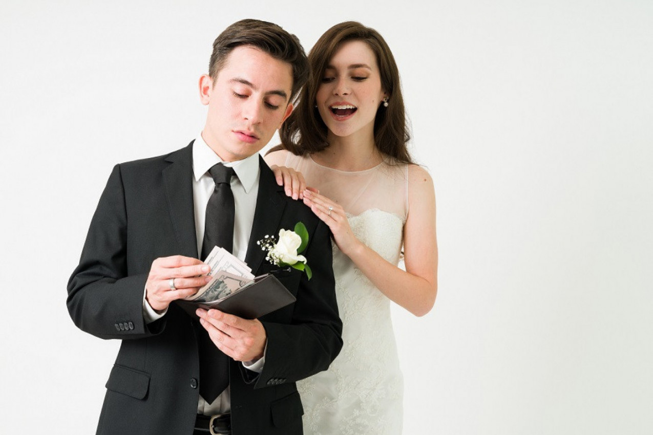 Pozvani ste na svadbu? Evo koliko novca bi TREBALO DA STAVITE U KOVERTU za mladence!