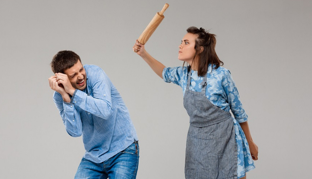 Plašim se da će me ŽENA PREBITI, ona postaje veoma agresivna kad popije koju čašicu više!