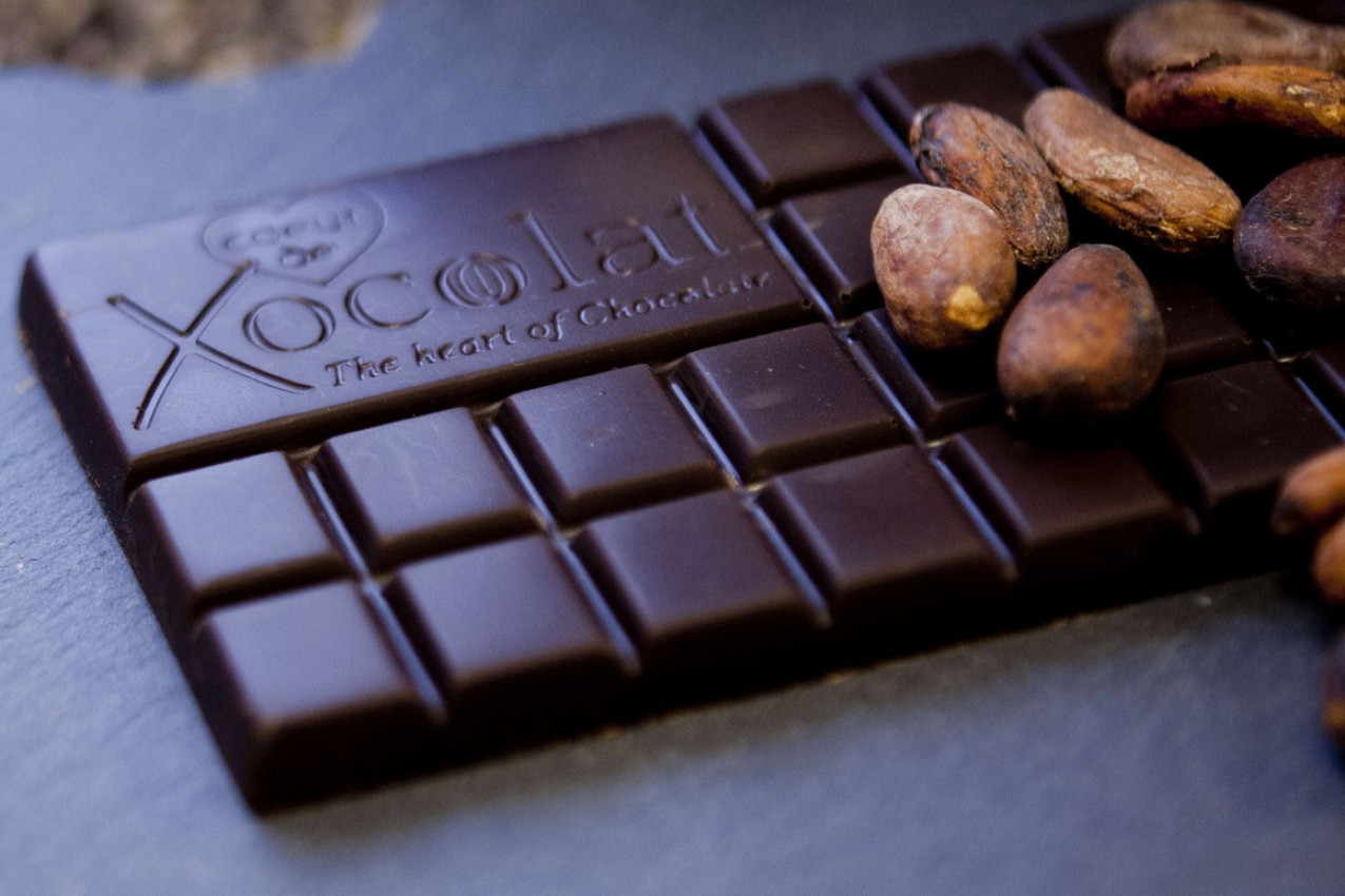 NE MOŽEŠ DA NE POGLEDAŠ: Evo kako se pravi čokolada (VIDEO)