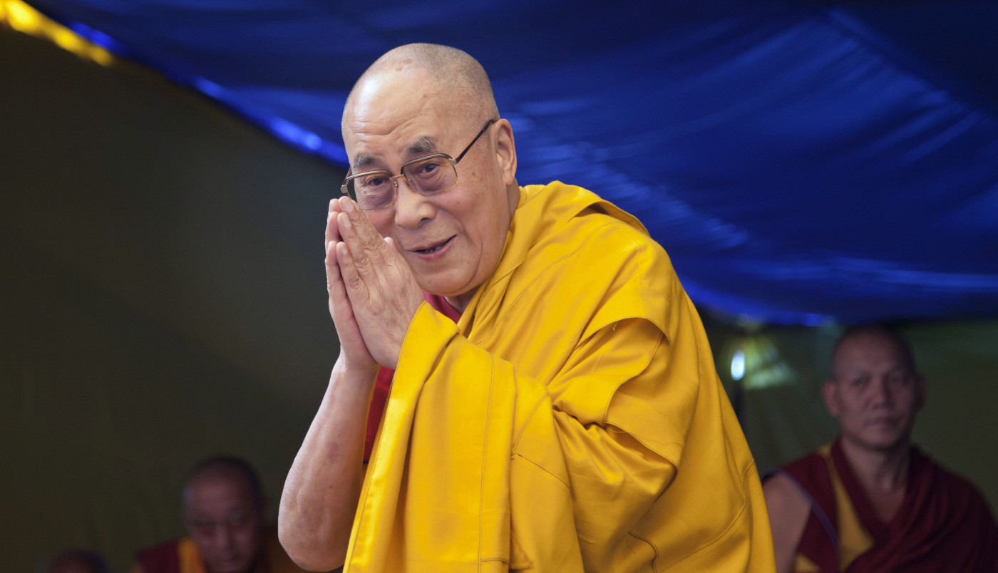 Pogrešno je pogrešno, čak i ako svi tako čine. Ispravno je ispravno, čak iako to niko ne radi na taj način.