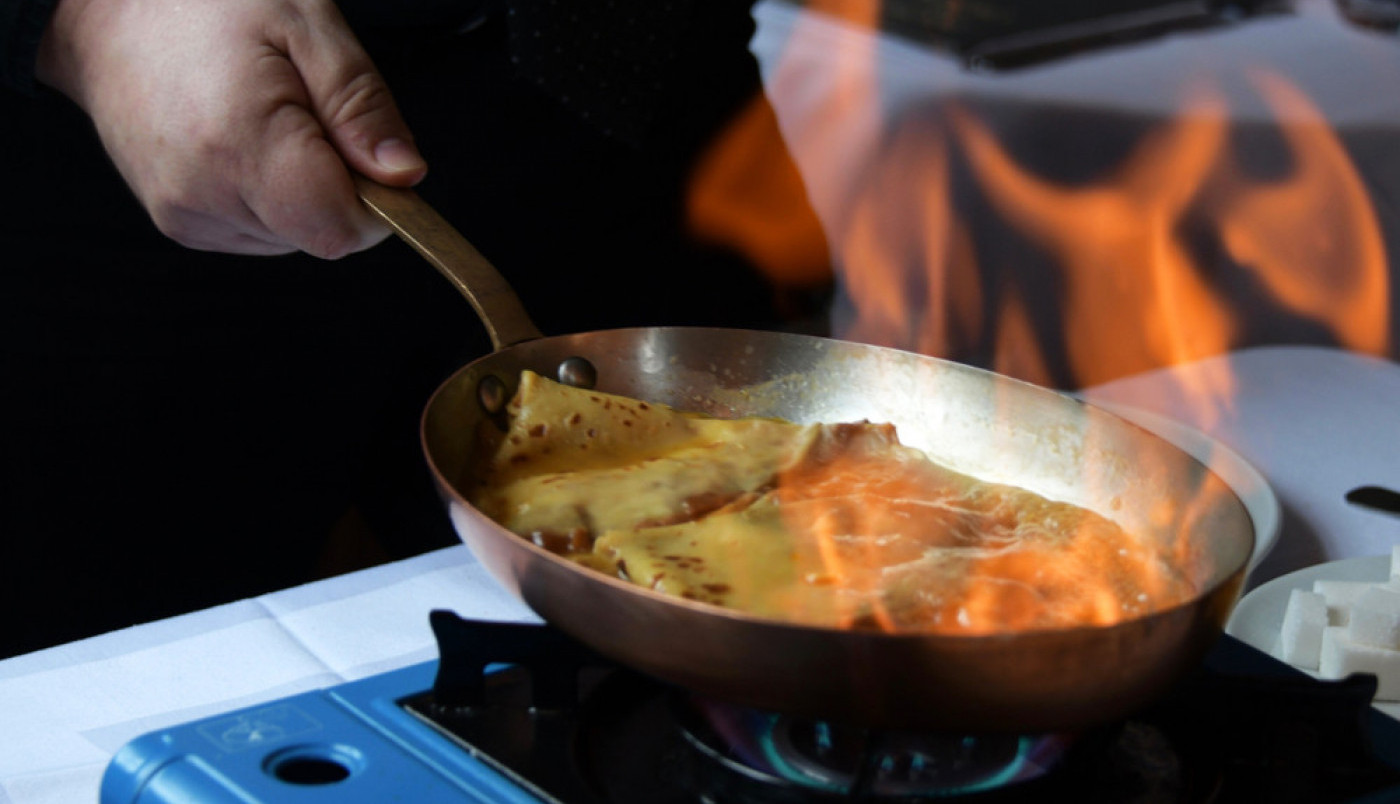 ŠTA SE U STVARI DESI KADA ALKOHOLNO PIĆE SIPAMO U JELO? Ovo je stvarno neverovatno!