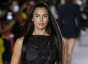 Haljina koja se nosi BEZ DONJEG VEŠA: Irina Šajk ukrala šou u Veneciji! (FOTO)