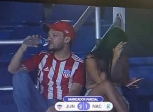 OTIŠLA JE S LJUBAVNIKOM NA UTAKMICU, a onda je usledio šok! Nije ni slutila šta će tamo da doživi! (VIDEO)