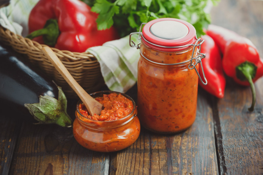 STARINSKI RECEPT ZA AJVAR po proverenom receptu naših baka! Ovako se pravi srpski kavijar, JEDAN SASTOJAK JE PRAVA TAJNA!