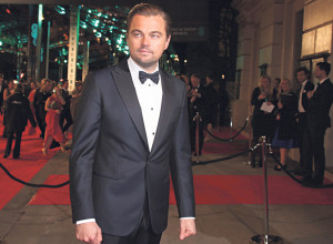 LEONARDO DIKAPRIO NAJZAD OZBILJAN PO PITANJU VEZE SA VITORIJOM ĆERETI: Osvanuo prsten na njenoj ruci! (FOTO+VIDEO)