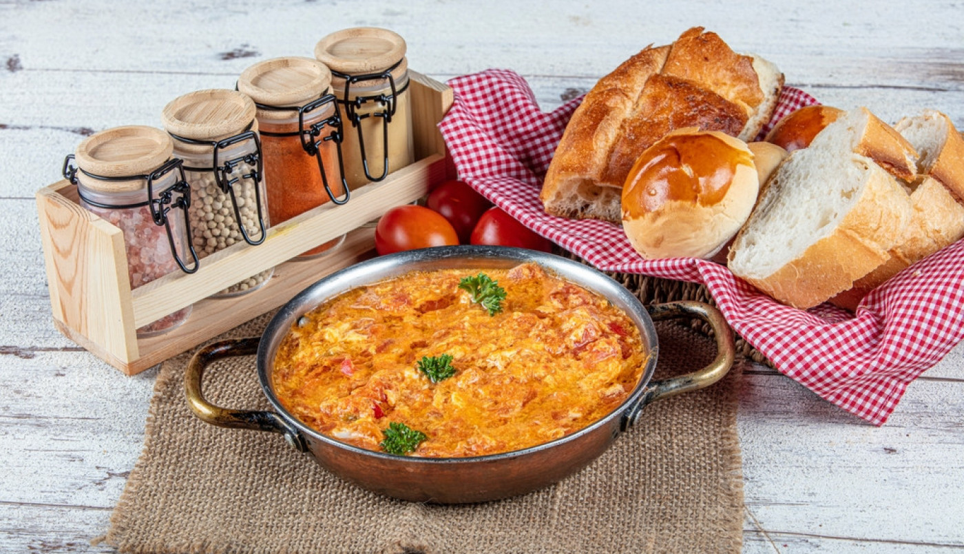 Slično bećarcu, ali još ukusnije! Turski menemen je jelo koje morate probati! (FOTO)