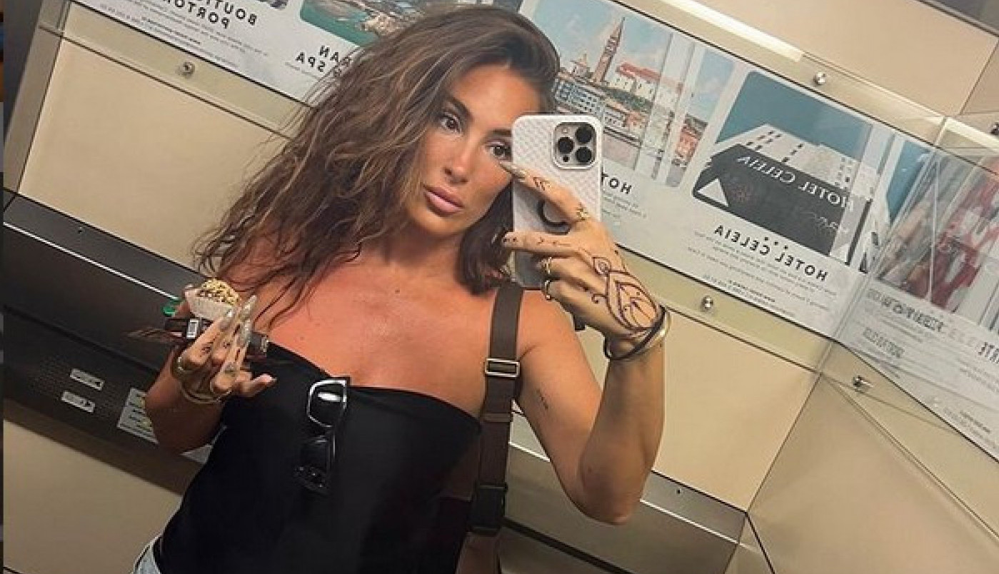 SENIDAH VRELA DO BOLA: U odevnoj kombinaciji od koje zastaje dah, fanovi u transu! (FOTO)