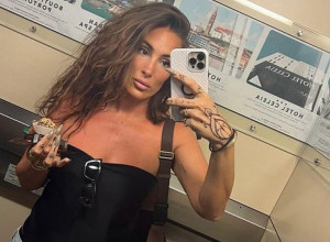 SENIDAH VRELA DO BOLA: U odevnoj kombinaciji od koje zastaje dah, fanovi u transu! (FOTO)