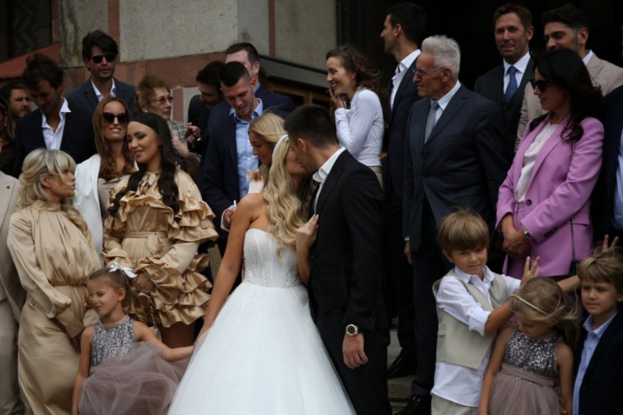 MODNI OKRŠAJ DVE PRIJE: Na venčanju ĐORĐA ĐOKOVIĆA svi su gledali u ove dve dame! (FOTO)
