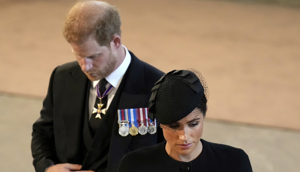 MEGAN I HARI POBESNELI NA MRTVU KRALJICU! Ono što je uradila njihovoj deci duboko ih je pogodilo, britanski mediji otkrivaju skandalozne detalje! (FOTO)